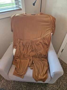 Women's Relaxed Two-Piece Lounge Set in Rust Brown